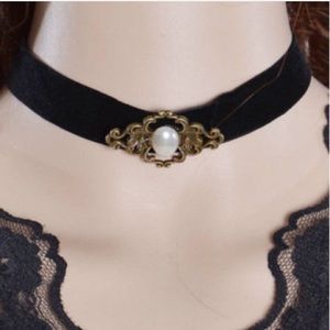 VELVET GOTHIC / VICTORIAN STYLE CHOKER